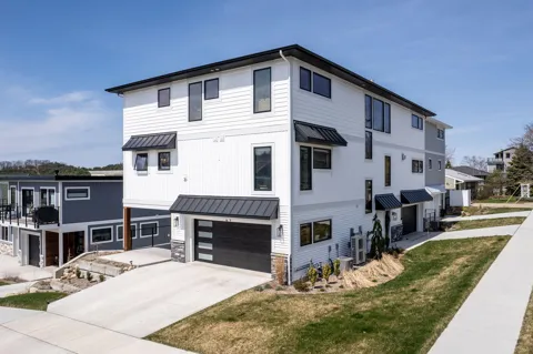 49 Howard Avenue