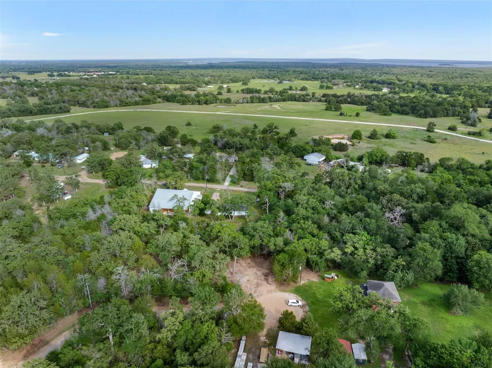 306 Tanglewood Lane Somerville, TX 77879