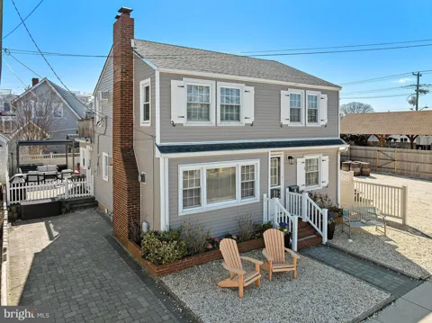 8 E MARYLAND AVENUE