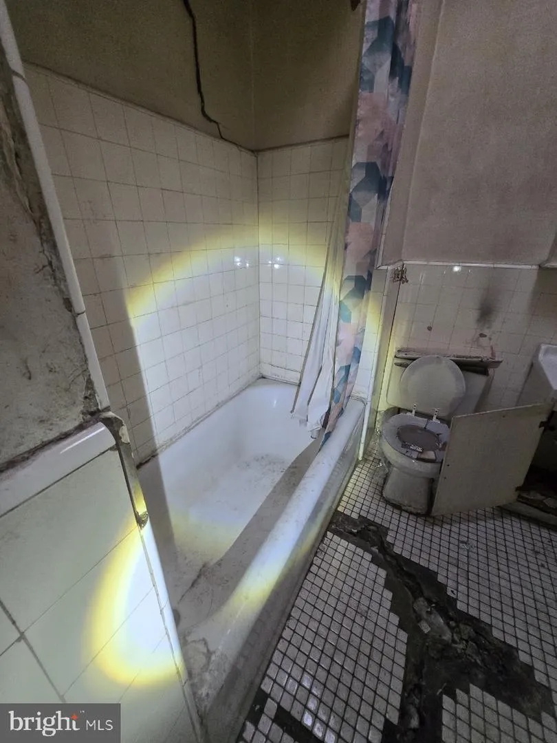 1026 W OLNEY AVENUE Philadelphia, PA 19141