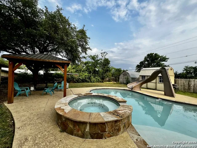 707 Loma Vista Kenedy, TX 78119
