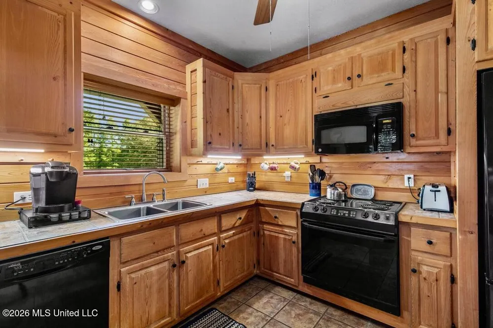 1454 Livingston Vernon Road Flora, MS 39071