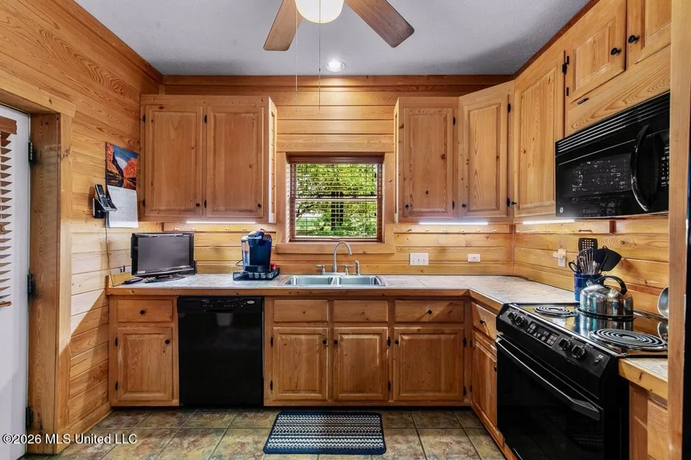 1454 Livingston Vernon Road Flora, MS 39071