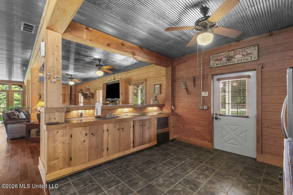1454 Livingston Vernon Road Flora, MS 39071