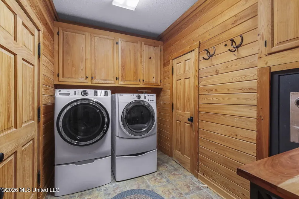 1454 Livingston Vernon Road Flora, MS 39071