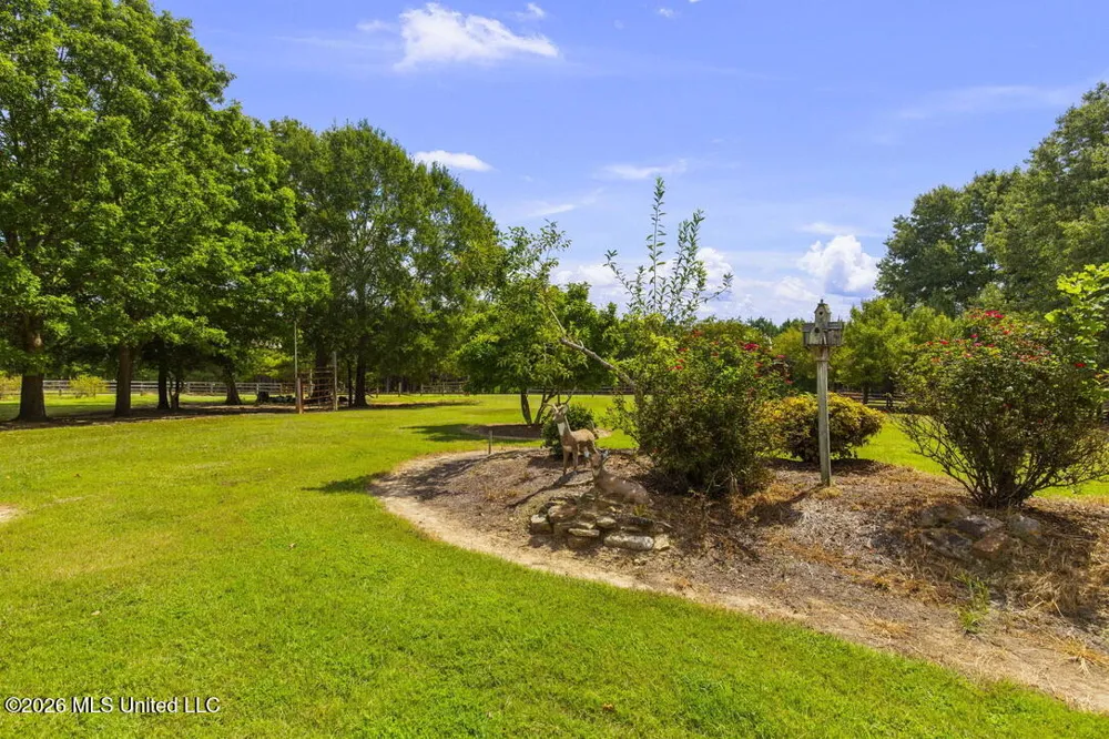 1454 Livingston Vernon Road Flora, MS 39071