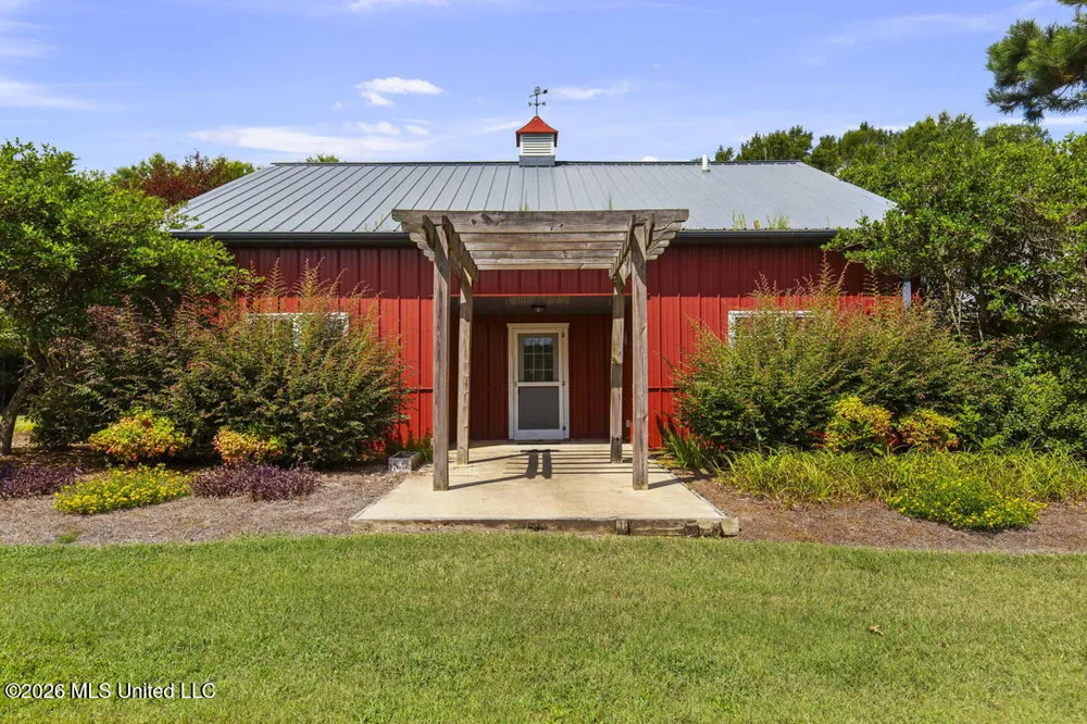 1454 Livingston Vernon Road Flora, MS 39071