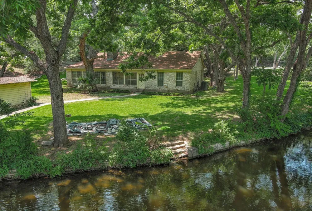4703 Laguna Ln Austin, TX 78746