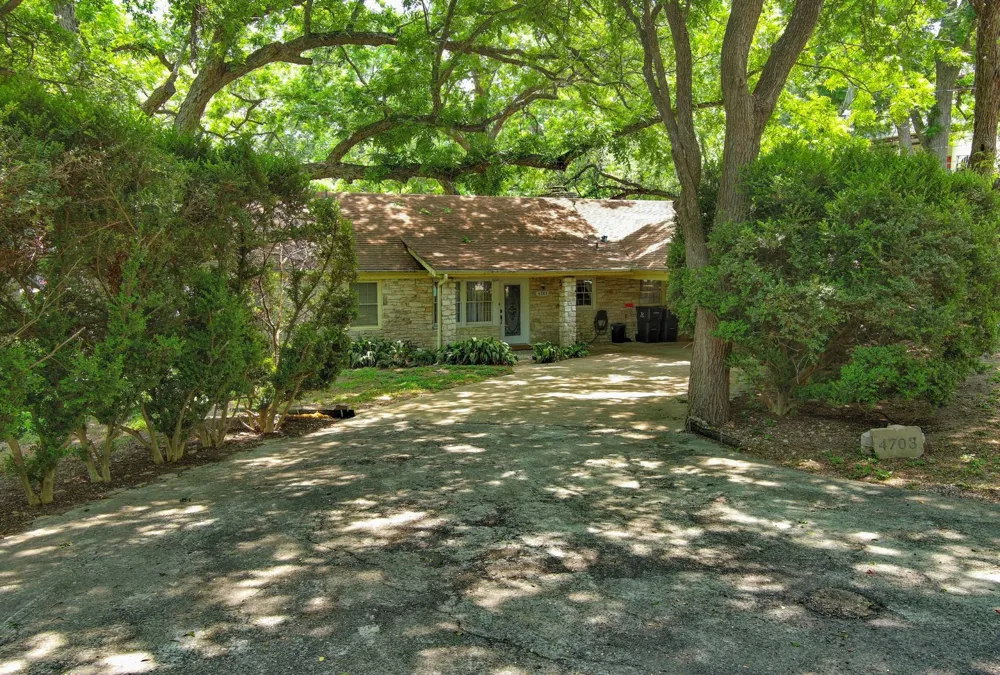 4703 Laguna Ln Austin, TX 78746