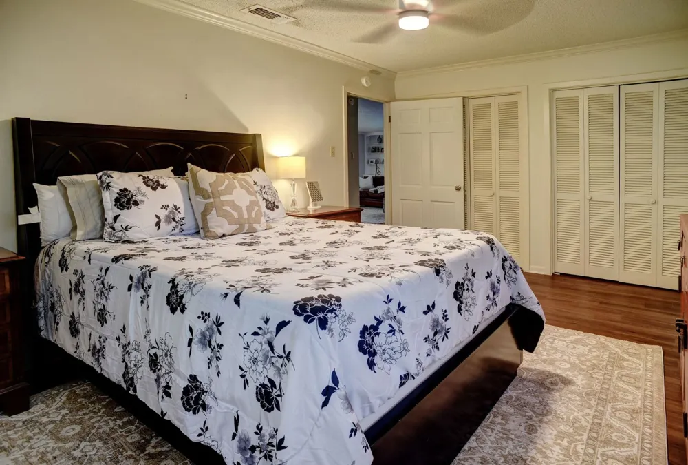 4703 Laguna Ln Austin, TX 78746