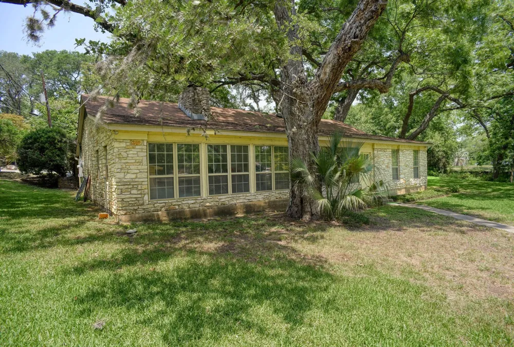 4703 Laguna Ln Austin, TX 78746