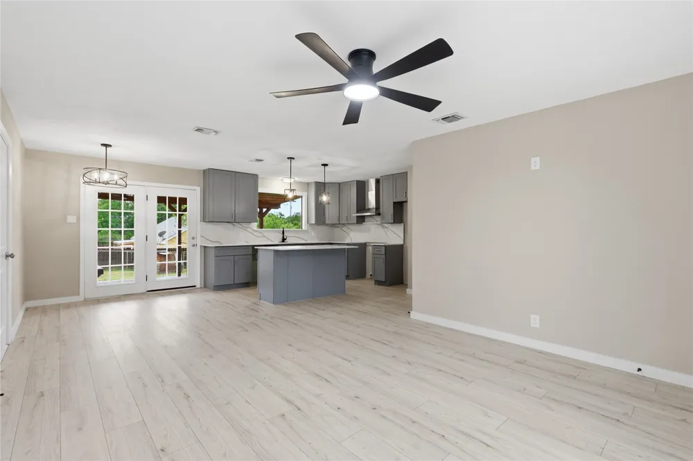 1841 Twin Oaks Kingsland, TX 78639