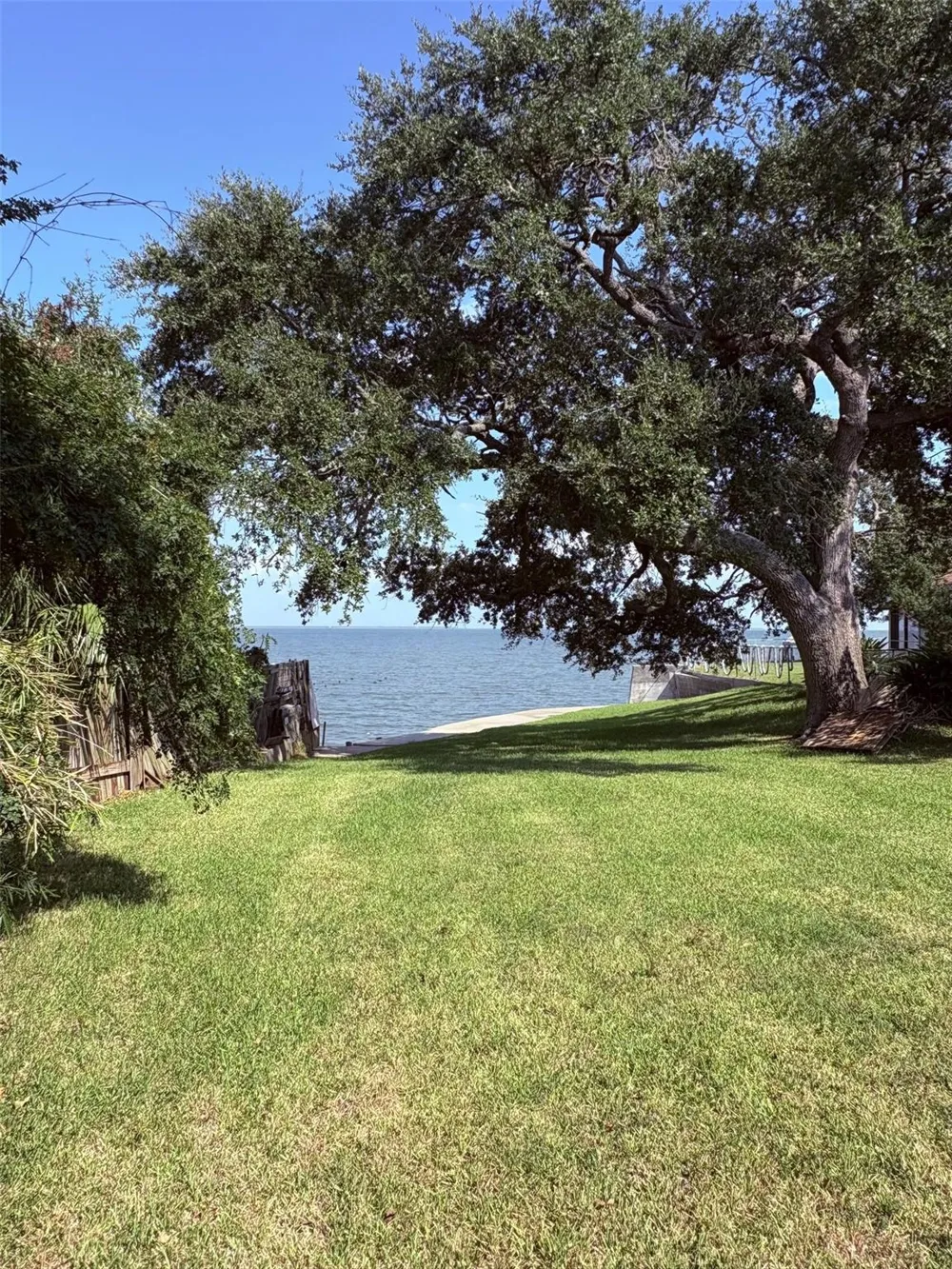 6 Pine Bluff Street La Porte, TX 77571