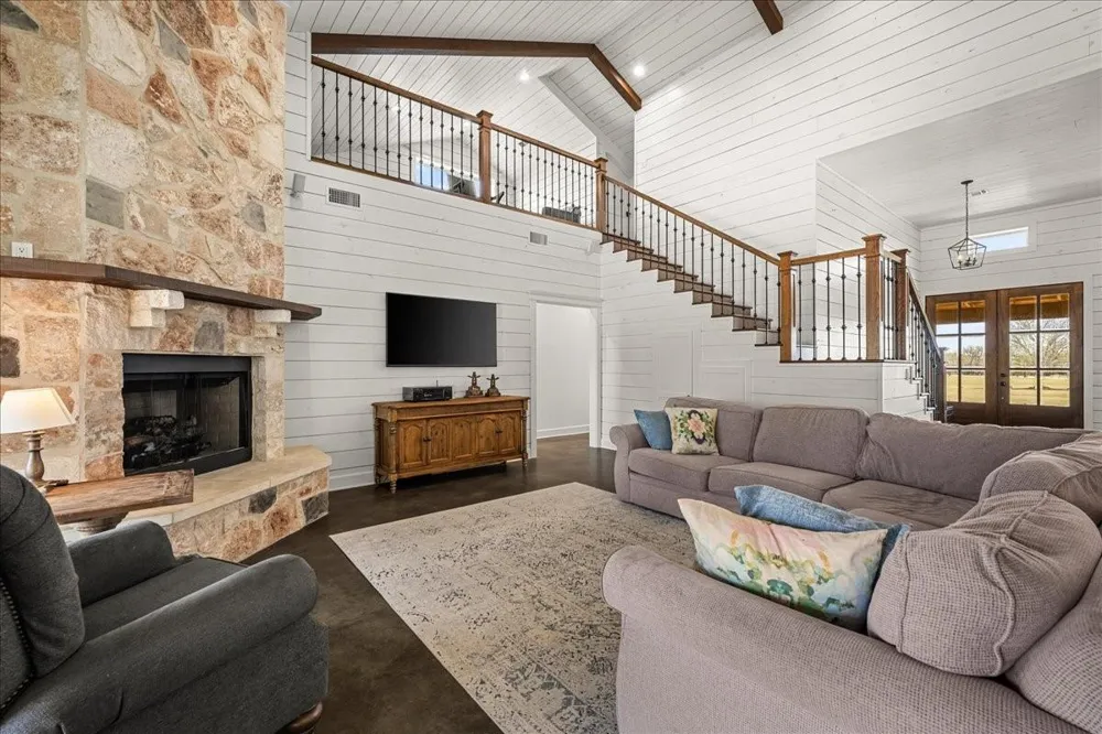 98 County Road 957b Schulenburg, TX 78956