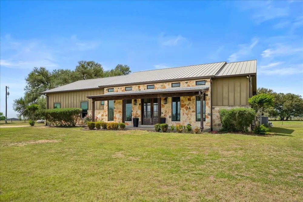 98 County Road 957b Schulenburg, TX 78956