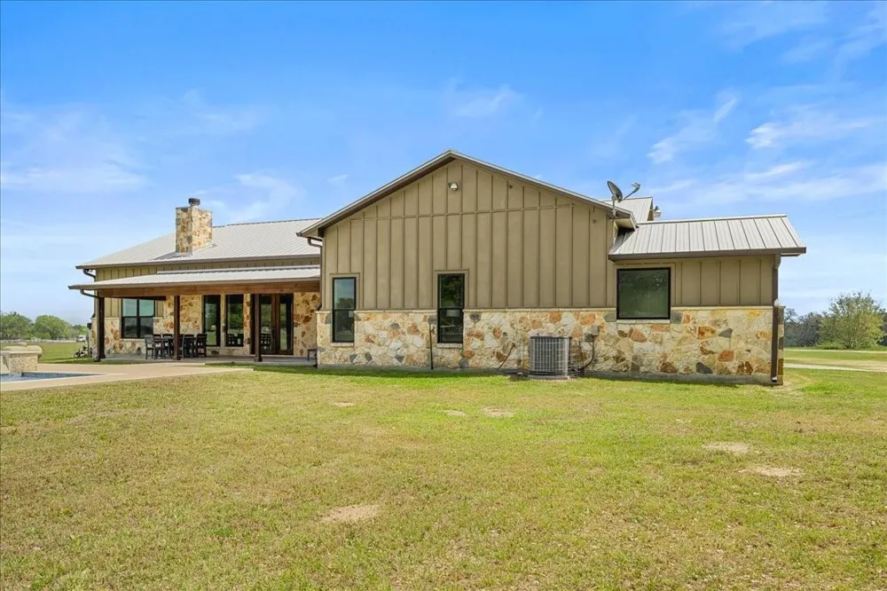 98 County Road 957b Schulenburg, TX 78956