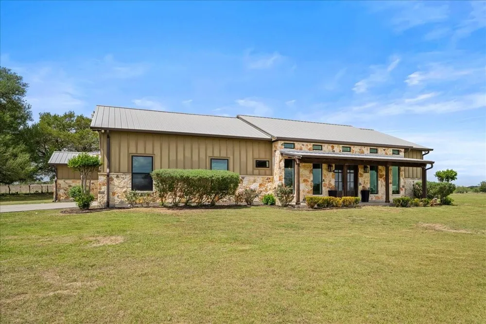 98 County Road 957b Schulenburg, TX 78956