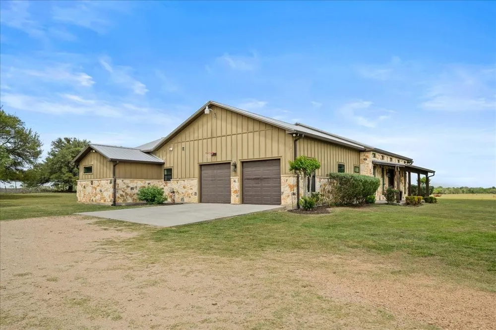 98 County Road 957b Schulenburg, TX 78956