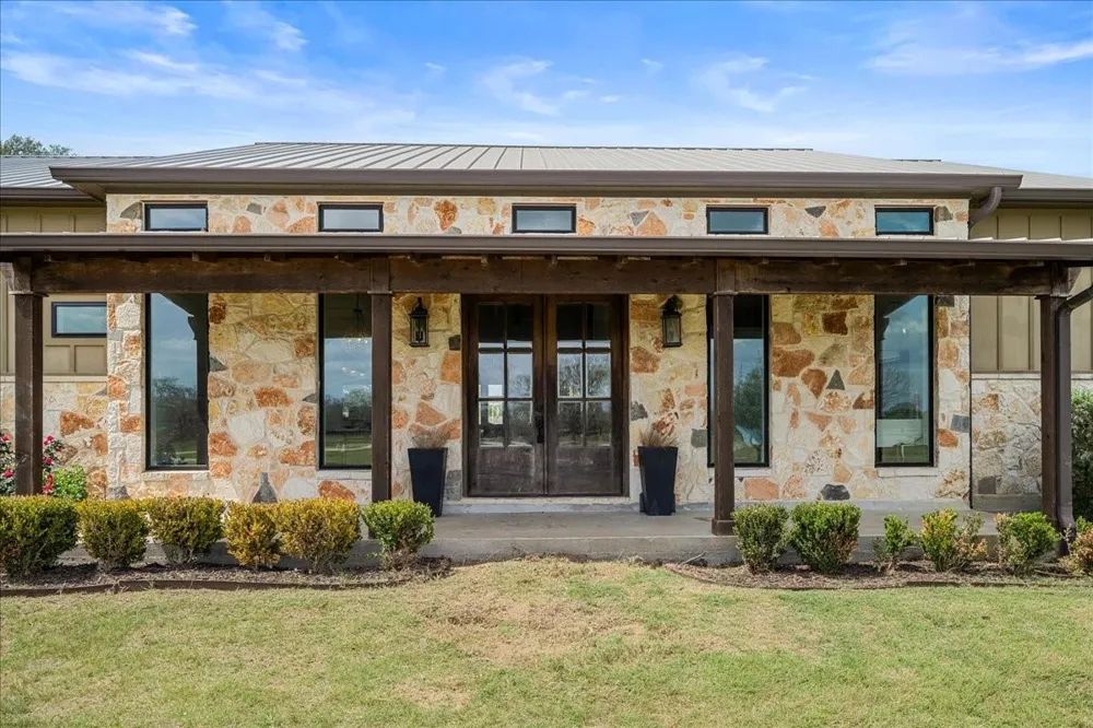 98 County Road 957b Schulenburg, TX 78956