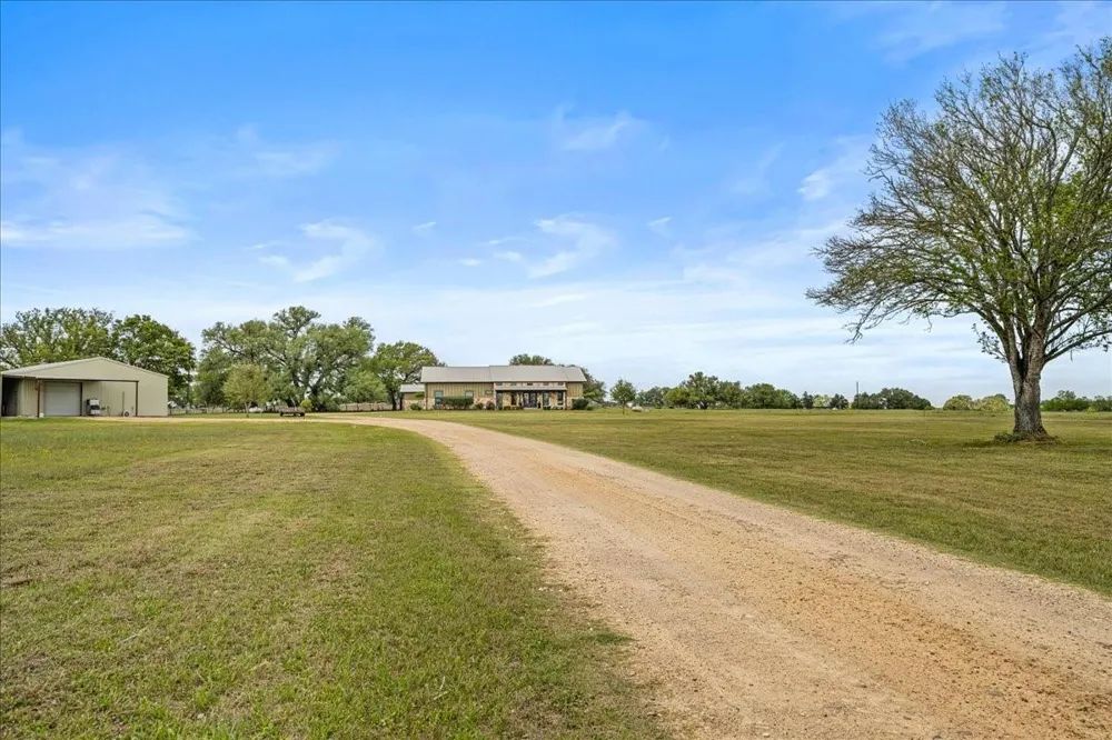 98 County Road 957b Schulenburg, TX 78956
