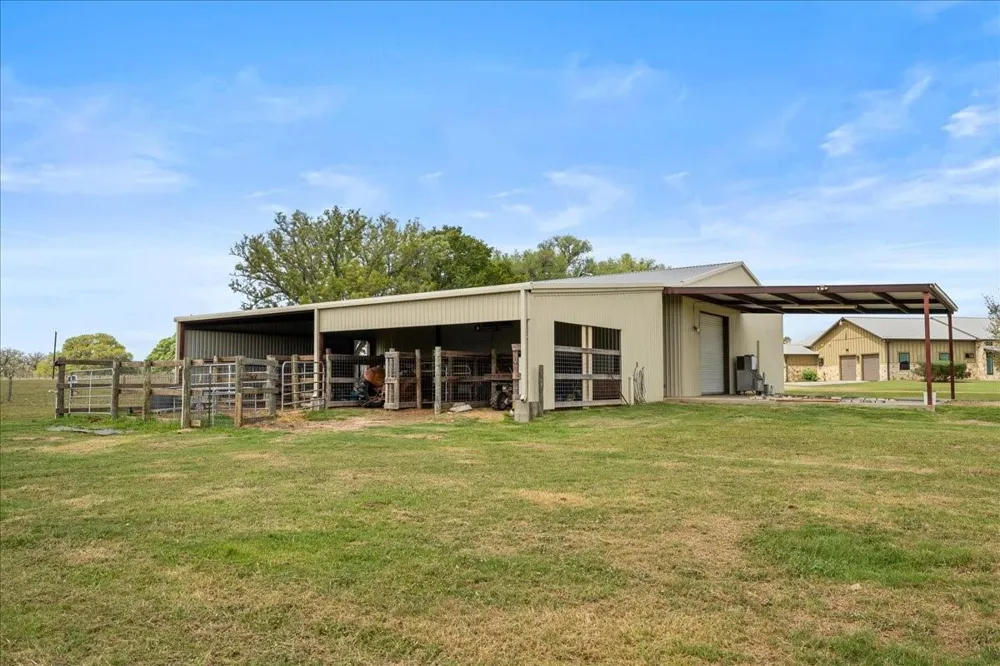 98 County Road 957b Schulenburg, TX 78956