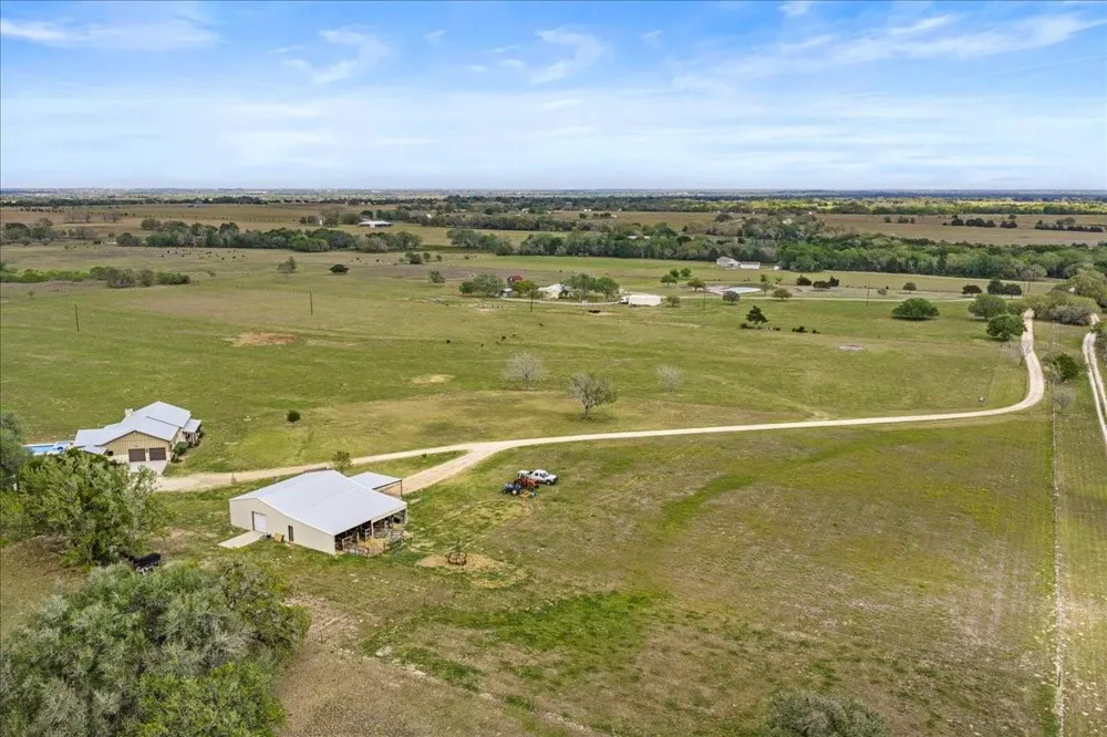 98 County Road 957b Schulenburg, TX 78956