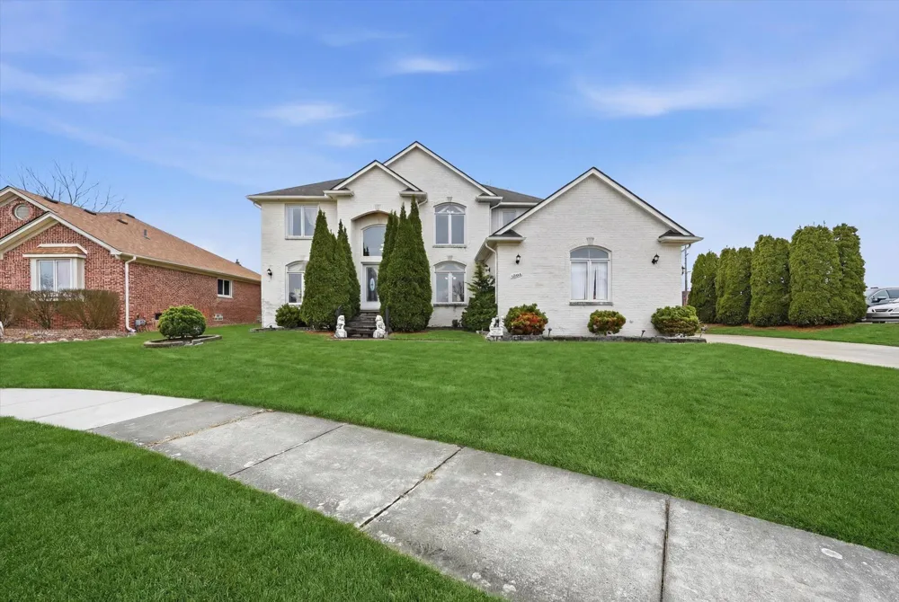 19444 Jack Pine Drive Macomb, MI 48042