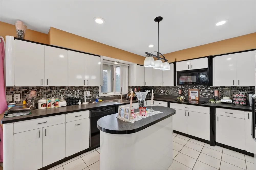 19444 Jack Pine Drive Macomb, MI 48042