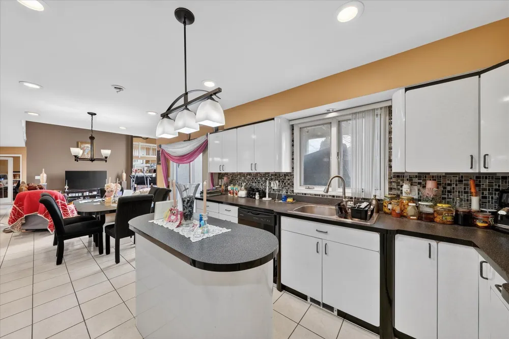 19444 Jack Pine Drive Macomb, MI 48042
