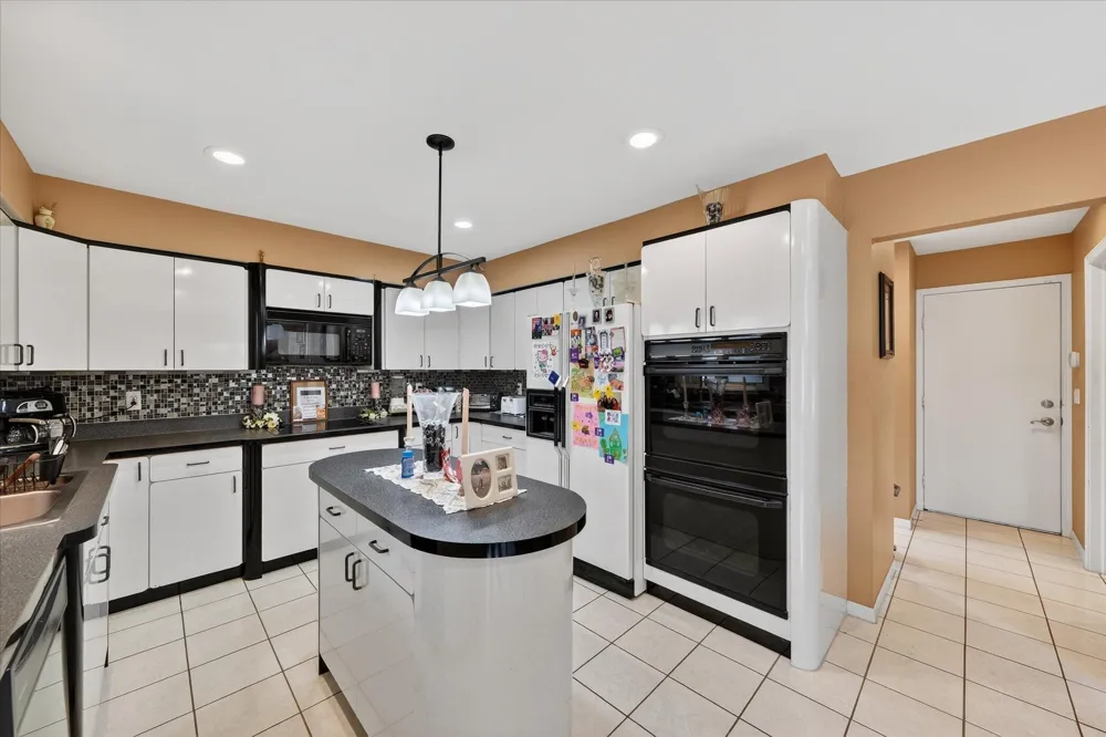19444 Jack Pine Drive Macomb, MI 48042