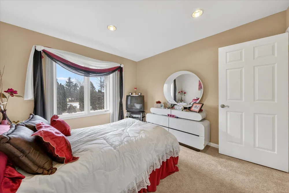 19444 Jack Pine Drive Macomb, MI 48042