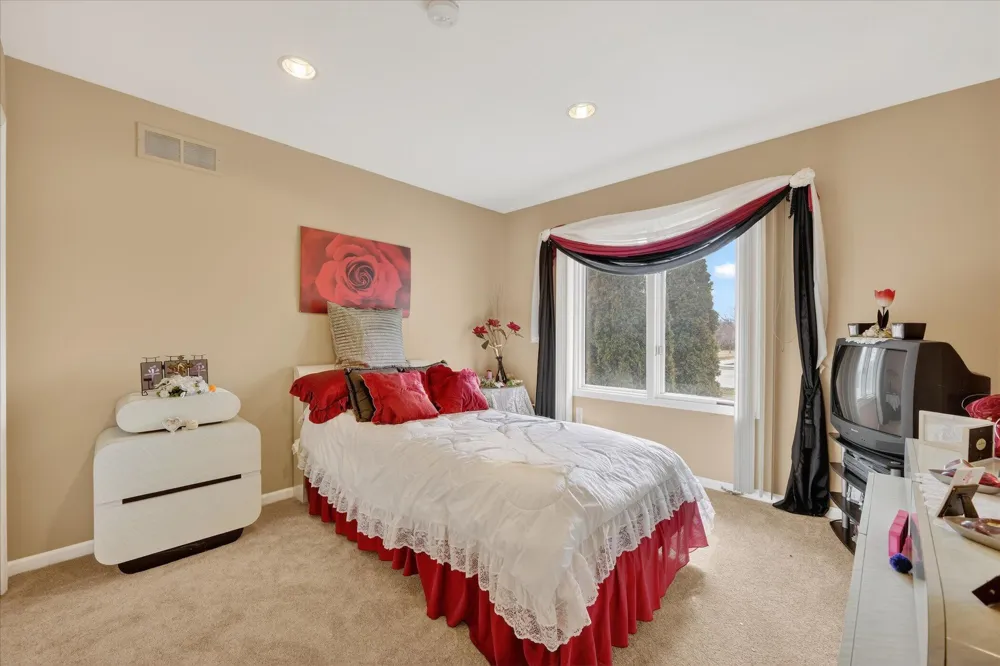 19444 Jack Pine Drive Macomb, MI 48042