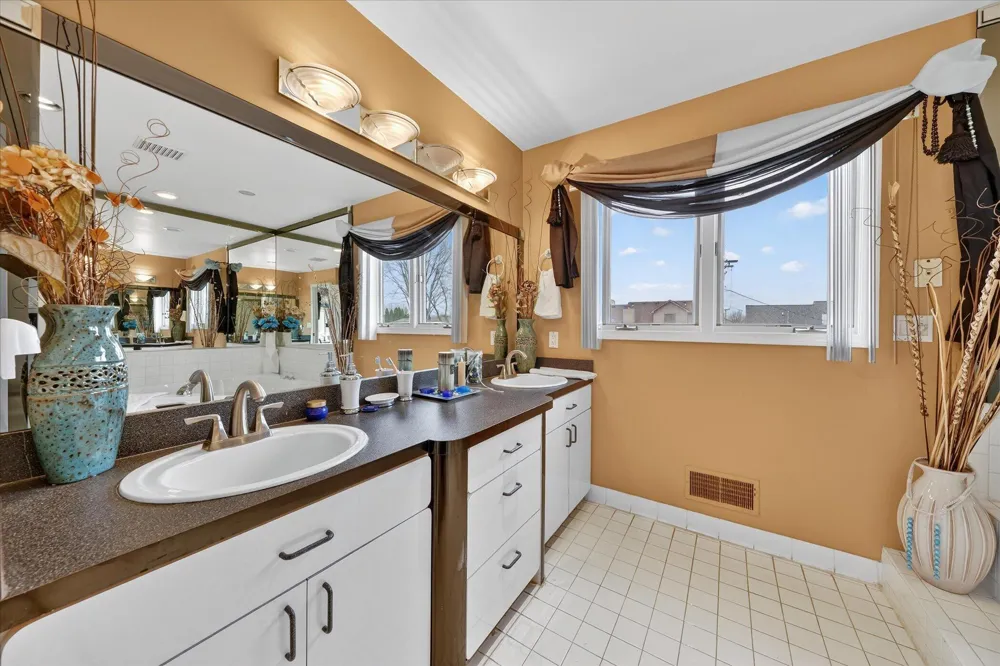 19444 Jack Pine Drive Macomb, MI 48042