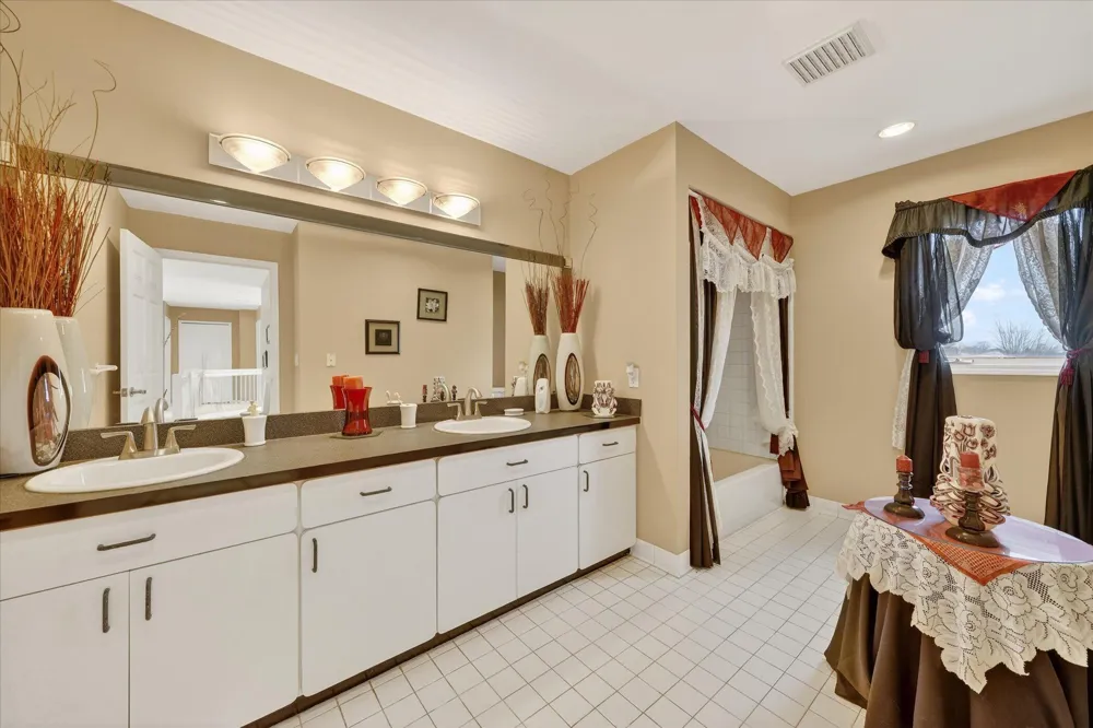 19444 Jack Pine Drive Macomb, MI 48042