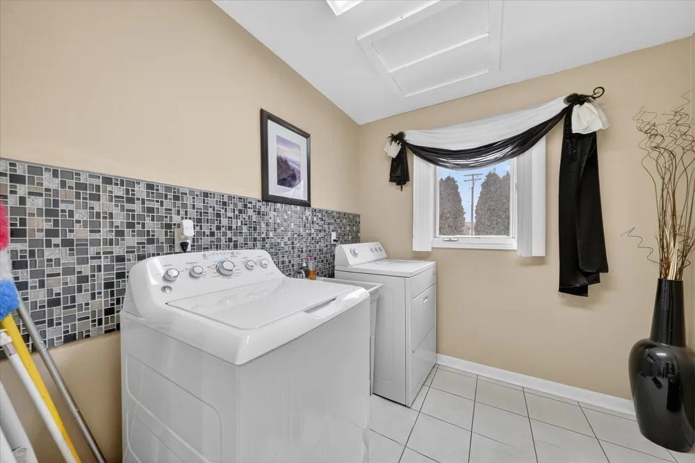 19444 Jack Pine Drive Macomb, MI 48042