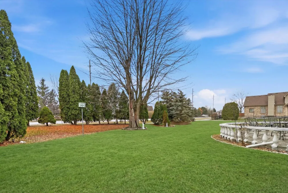 19444 Jack Pine Drive Macomb, MI 48042
