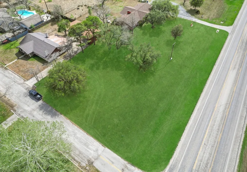 1900 Chukar Street Floresville, TX 78114