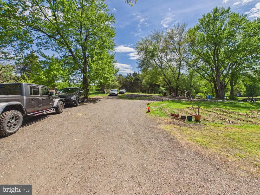 181 SANFORD DRIVE Fredericksburg, VA 22406