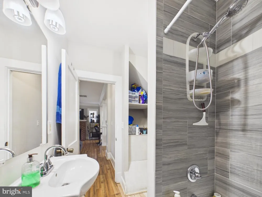 181 SANFORD DRIVE Fredericksburg, VA 22406