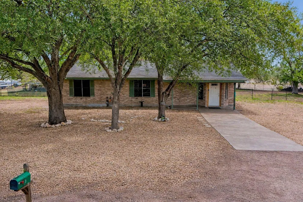 2802 Comanche Street Beeville, TX 78102