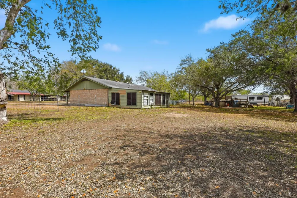 2802 Comanche Street Beeville, TX 78102