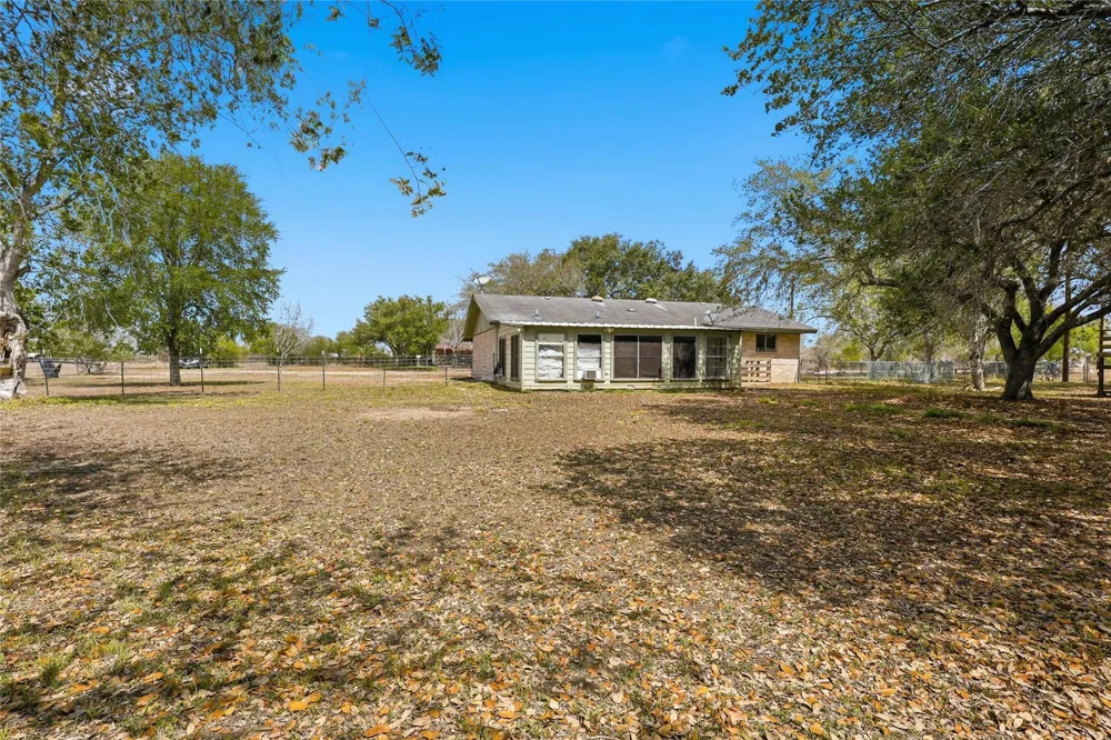 2802 Comanche Street Beeville, TX 78102