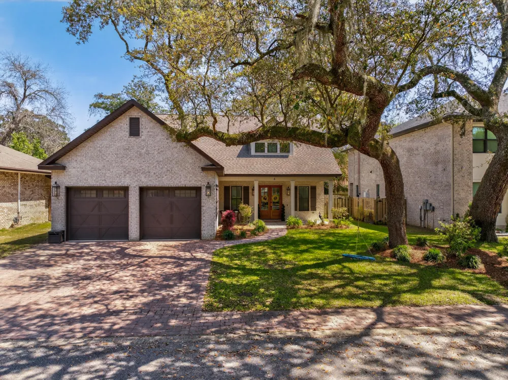 6 Plantation Oaks