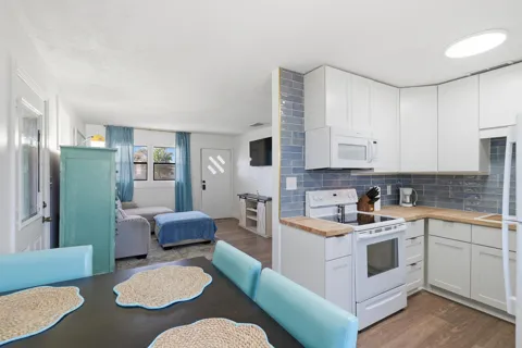 3014 W 21st Court