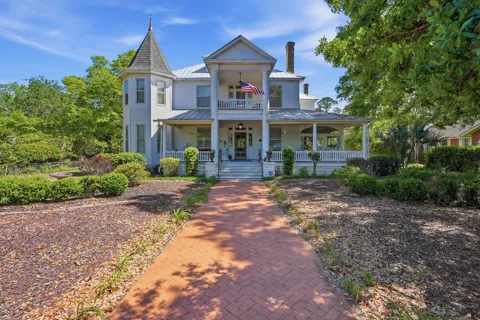 550 Circle Drive