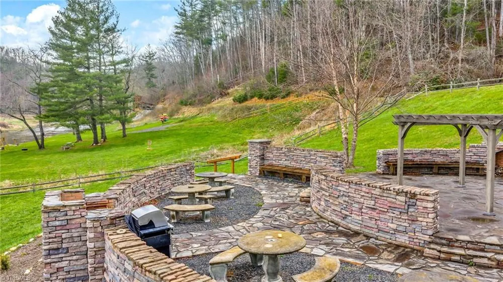 75 Trailwood Drive West Jefferson, NC 28694
