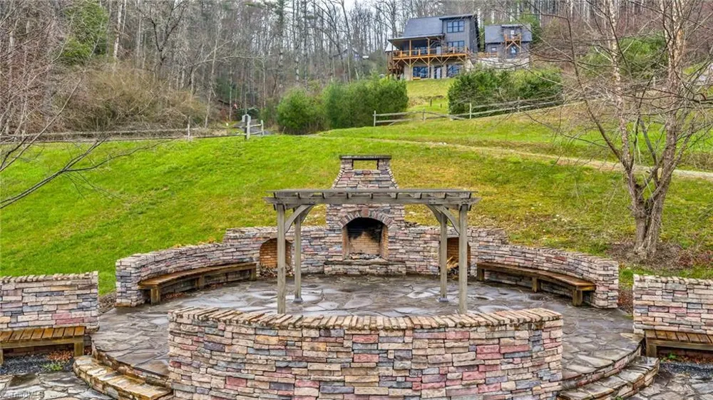 75 Trailwood Drive West Jefferson, NC 28694