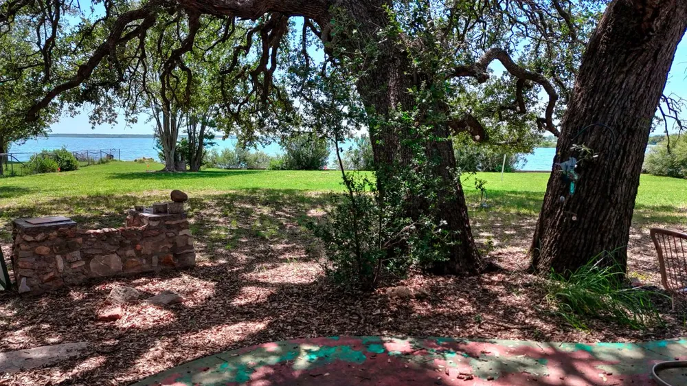 110 W Lakecrest Drive Bluffton, TX 78607