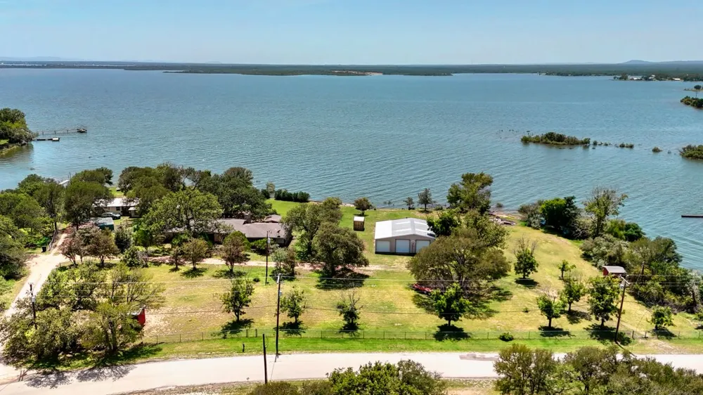 110 W Lakecrest Drive Bluffton, TX 78607
