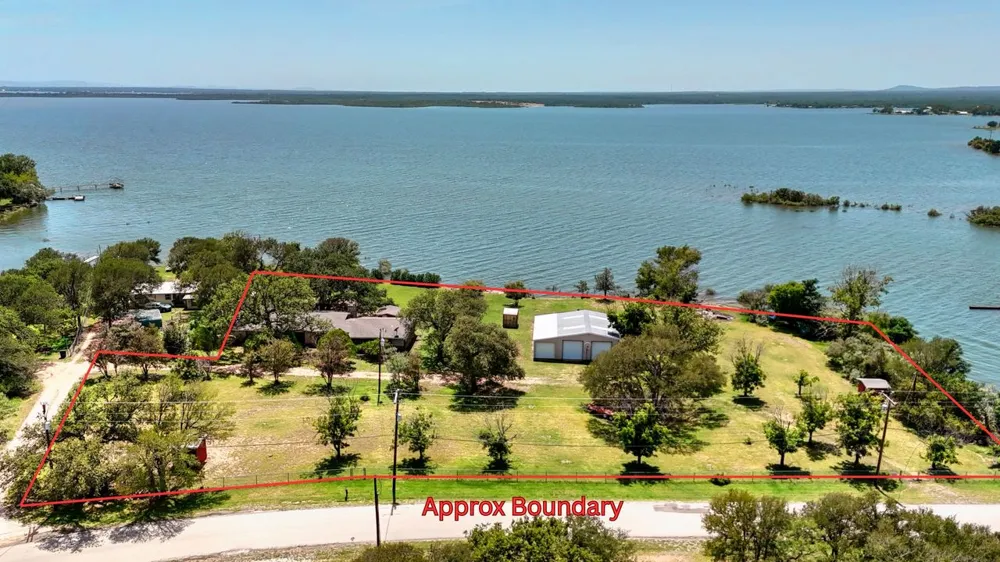 110 W Lakecrest Drive Bluffton, TX 78607